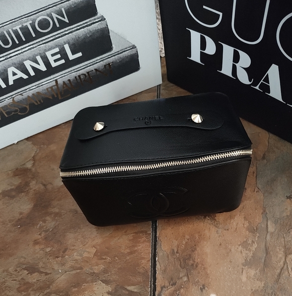 Large Black Essentials Case - Picture 8 of 16